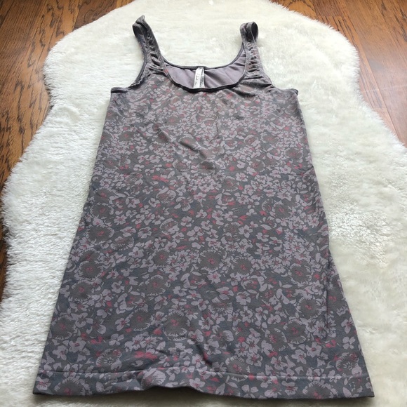 Aritzia T. Babaton floral fitted tank xs - Picture 3 of 5